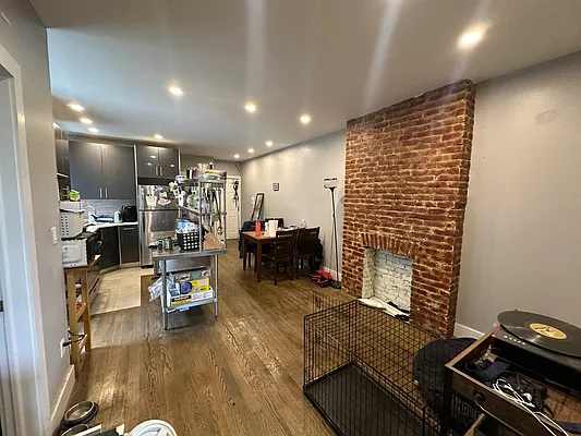 Rented by R New York | media 16