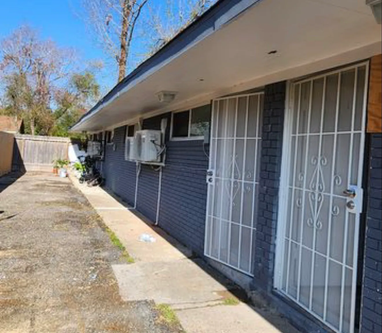 2 bed, 1000 sqft, $1,300 — Photo 1