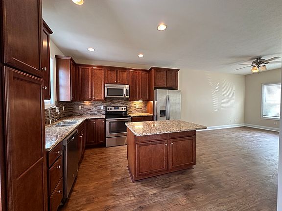 3rd image of 52 Brownstone Ln