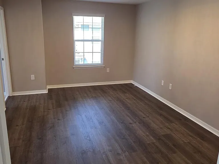 1062 Clifton Springs Ln — Photo 31