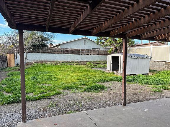 5th image of 310 W East Dr