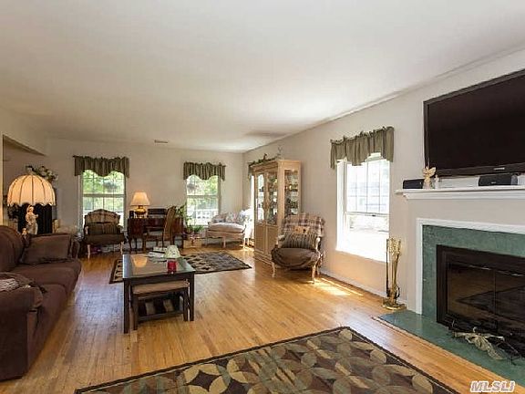 4th image of 465 Burgundy Ct
