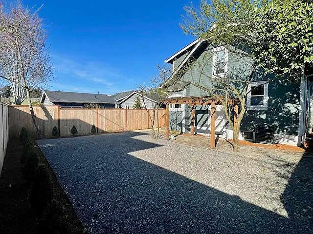 4905 NE 27th Ave — Photo 2