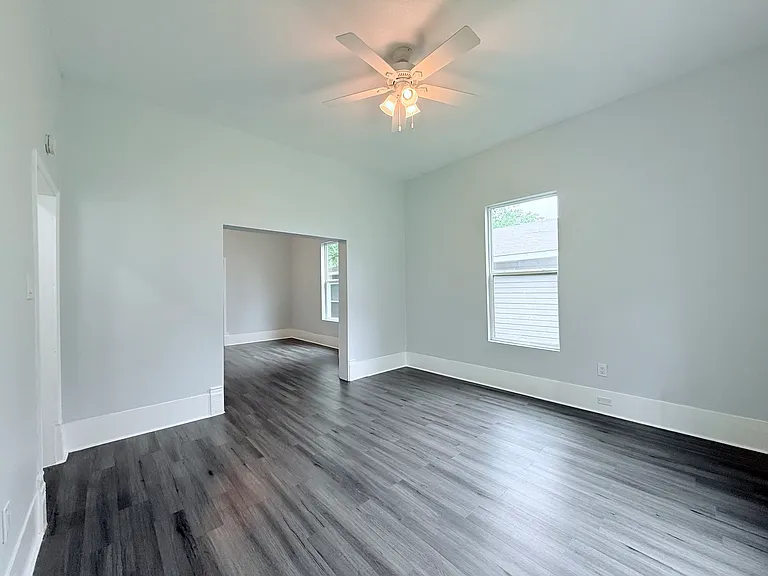 1326 W Sears St — Photo 6