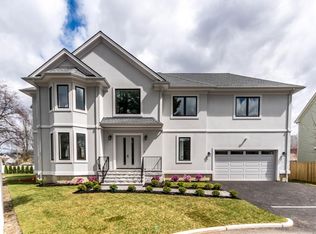 7 Avery Path, Newton, MA 02459