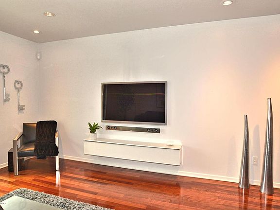 5th image of 159 W Green St Unit 507A