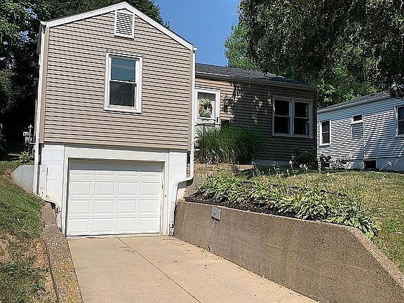 2nd image of 435 Glen Oak St
