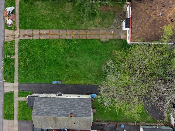 2nd image of 10 Palos Pl Lot 13