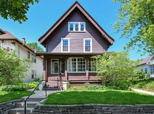 7522 Lincoln Pl, Wauwatosa, WI 53213