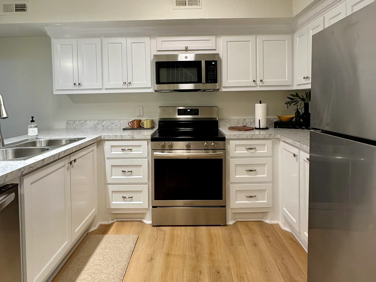 2 bed, 2.5 bath, 1280 sqft, $2,300 — Photo 3