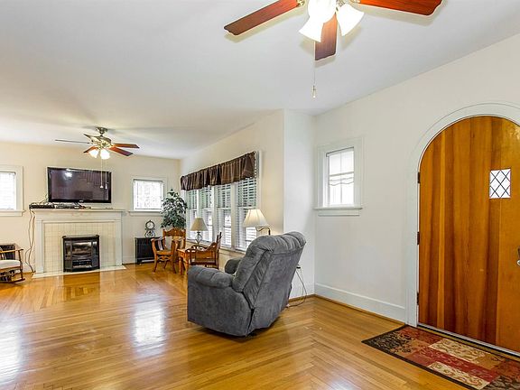3rd image of 320 Fithian Ave