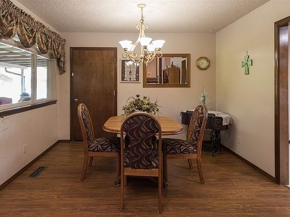 5th image of 251 Silverwood Ct