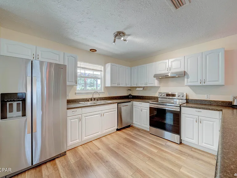 420 Water Oak Cir — Photo 31