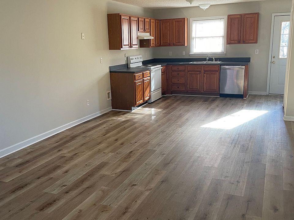 2nd image of 1150 Pebble Stone Dr APT B