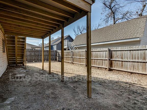 5th image of 119 NW 27th St