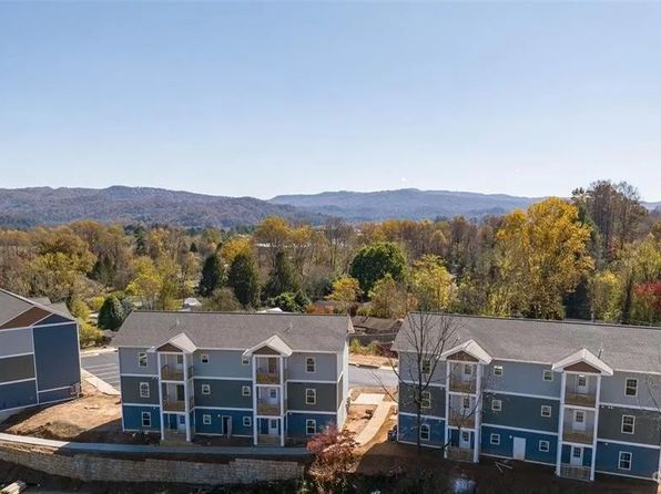 111 Maple Grove Ln #202