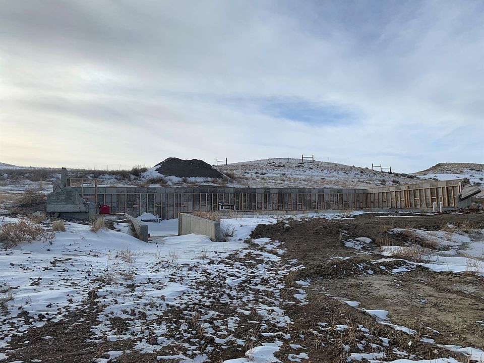 2nd image of 215 Cloud Peak Rd