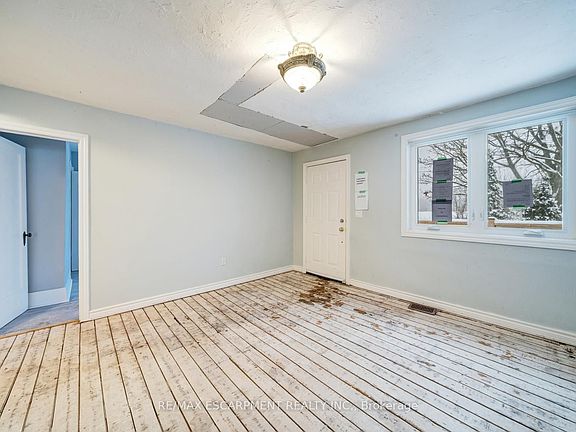 4th image of 2414 Holt Rd