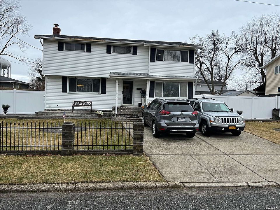 2nd image of 321 Whipple St