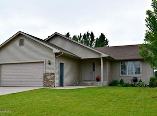 877 Willowbrook St NE, Owatonna, MN 55060