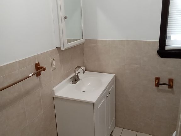 5th image of 30 Bushnell Ave #1