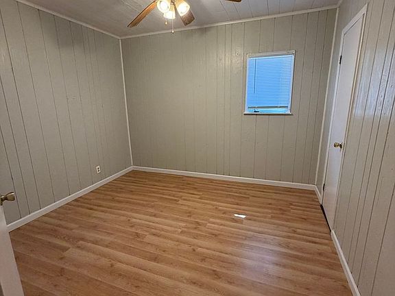 5th image of 903 Highland St