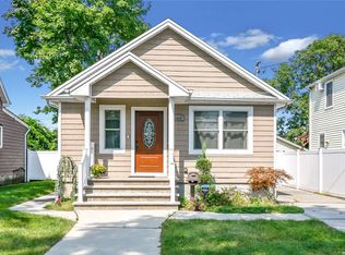 2960 Stevens St, Oceanside, NY 11572
