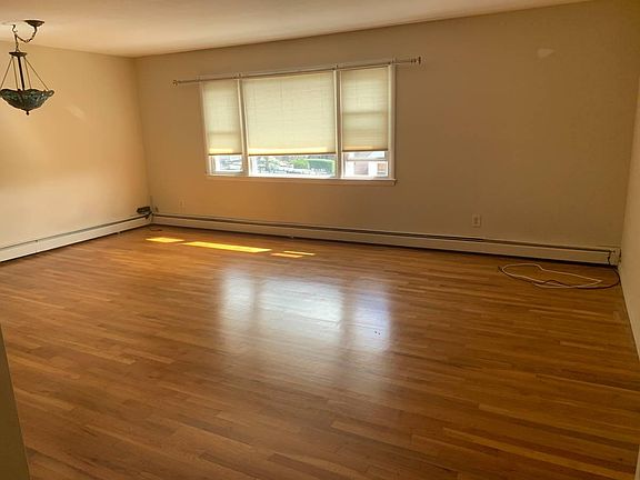 4th image of 283 Mary Lou Ave