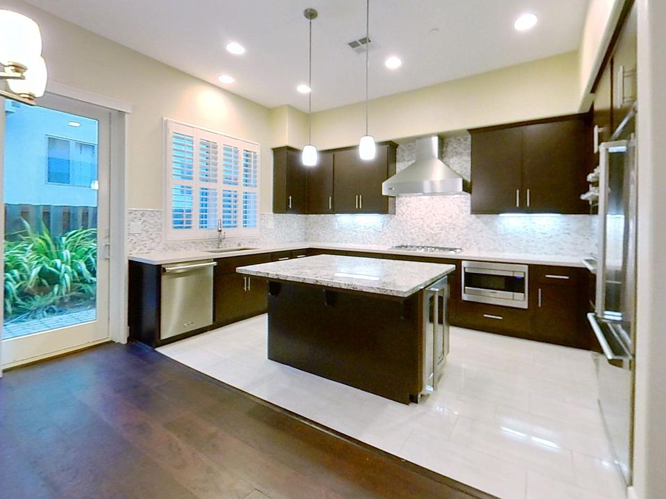 2nd image of 311 Summit Way