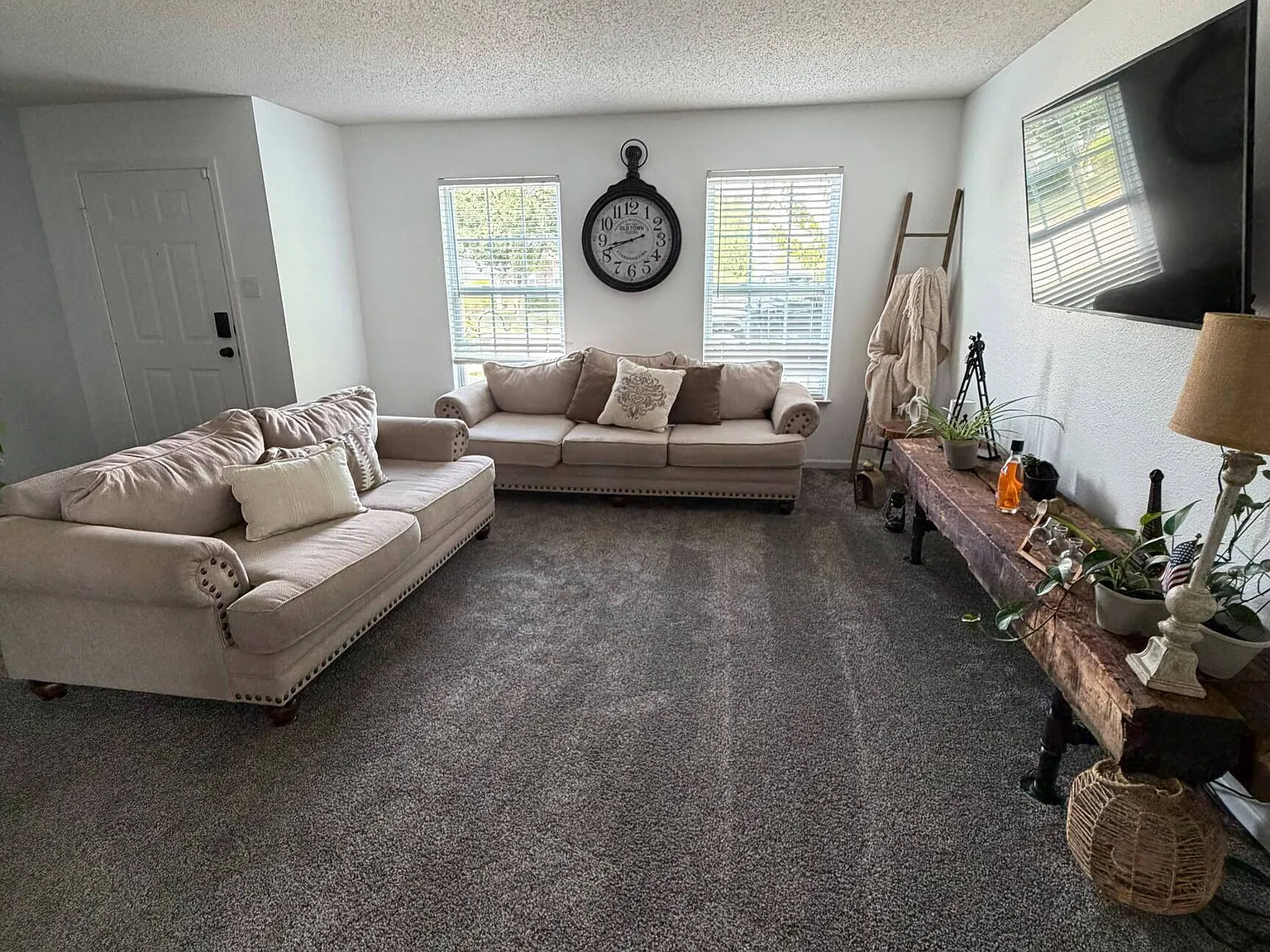 3 bed, 2.5 bath, 1550 sqft, $2,200 — Photo 4