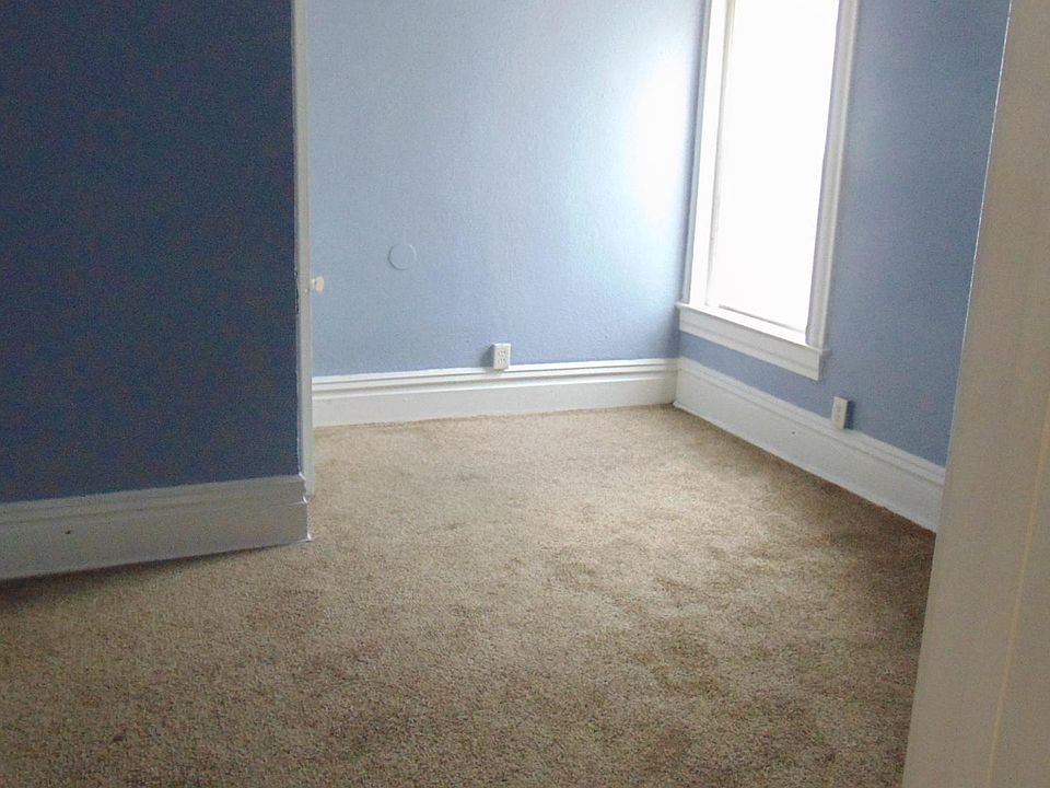 1st image of 3403 Wyandotte St APT 3