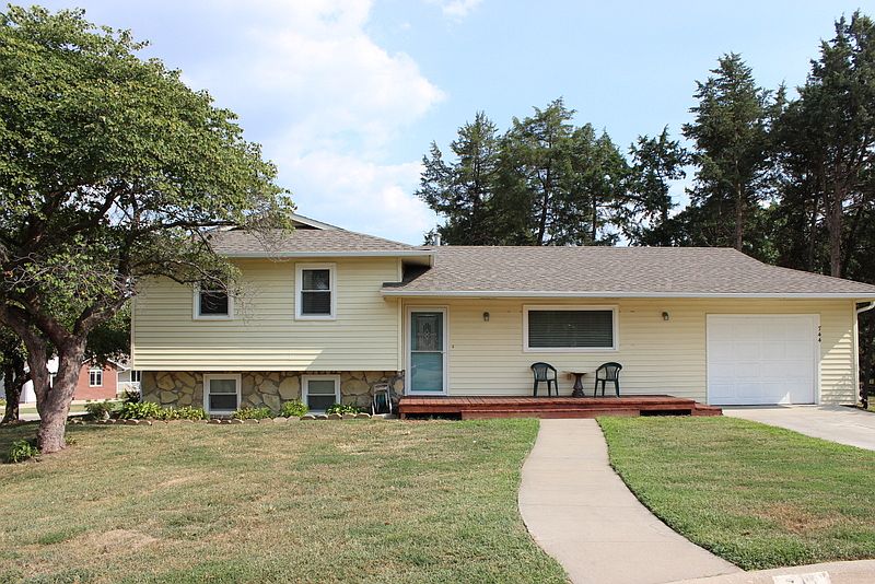 744 Highland Ter, Clay Center, KS 67432 Zillow