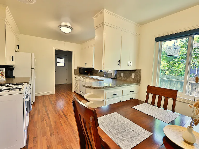 1020 Orange St — Photo 11