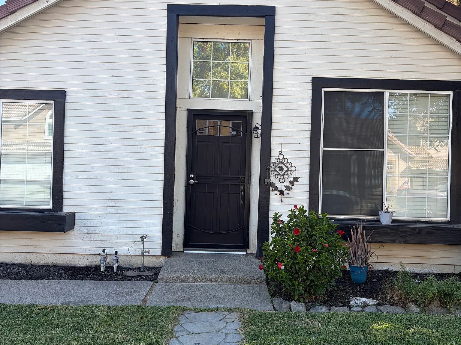 3 bed, 1413 sqft, $2,200 — Photo 1