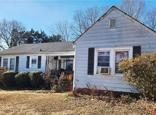 916 Liberty Dr, Thomasville, NC 27360