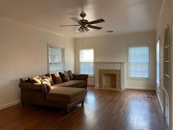 3rd image of 828 W Alice Ave