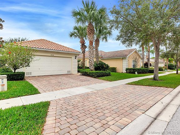 Home For Sale In Villagewalk