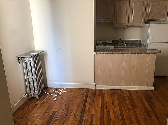 5th image of 235 E 50th St #19
