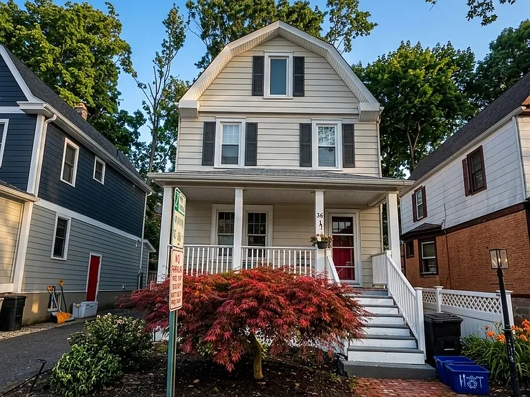 36 Edgewood Rd — Photo 1