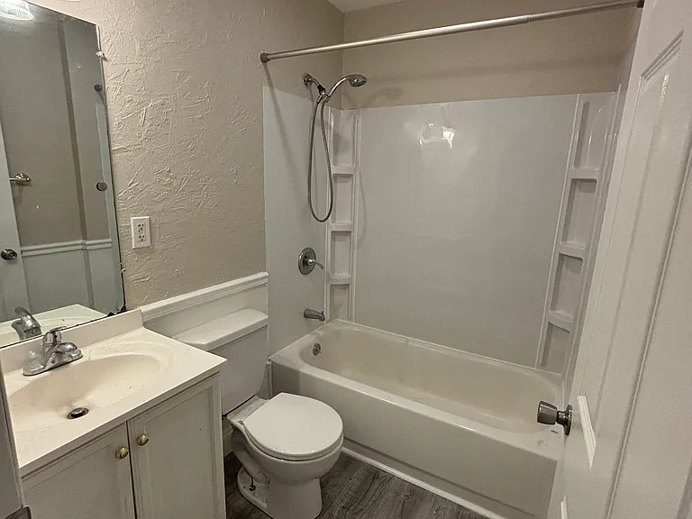 1117 Lewis St #1 — Photo 5