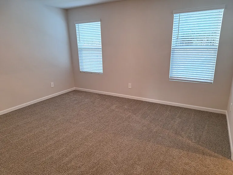 675 Rolling Fields Dr — Photo 14