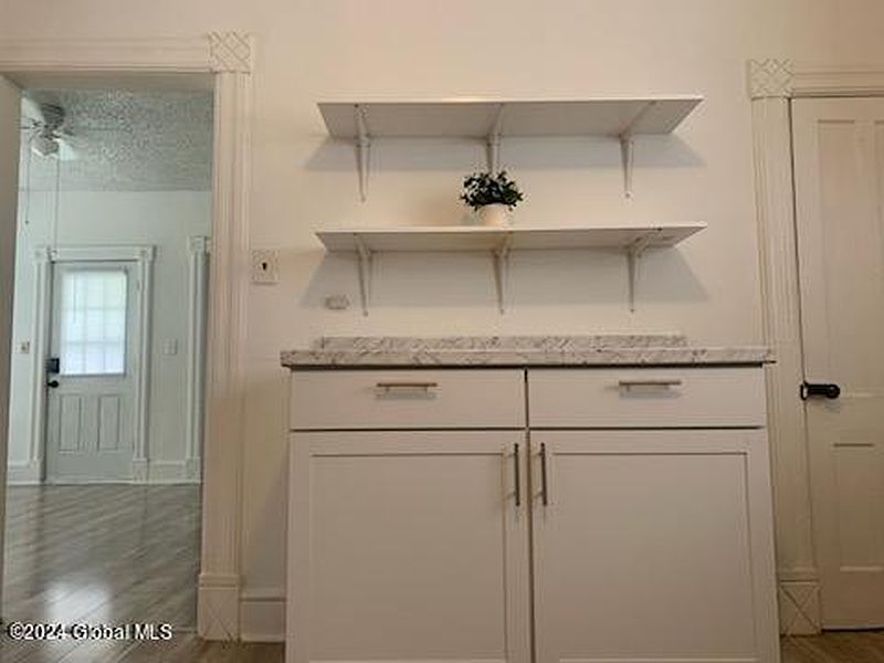 5th image of 34 Helwig Street