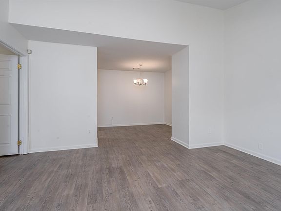 3rd image of 1721 Hackberry Ln APT 3