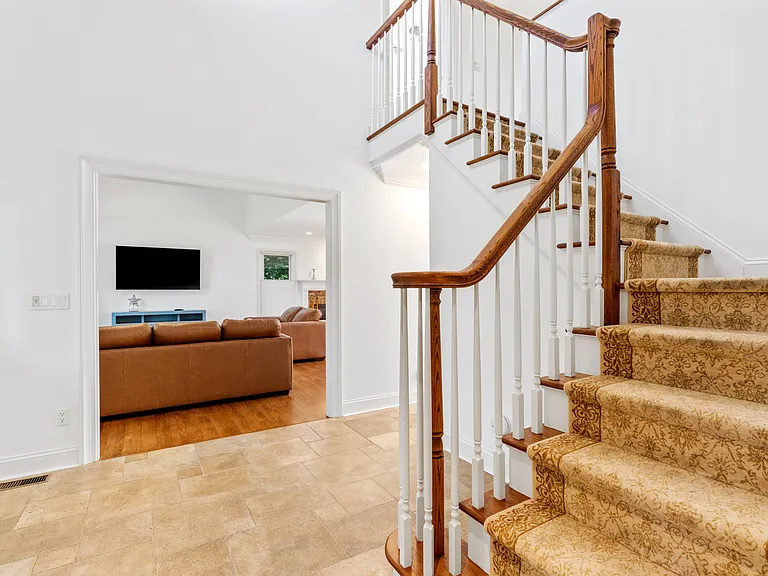 9 Eisenhower Dr — Photo 15