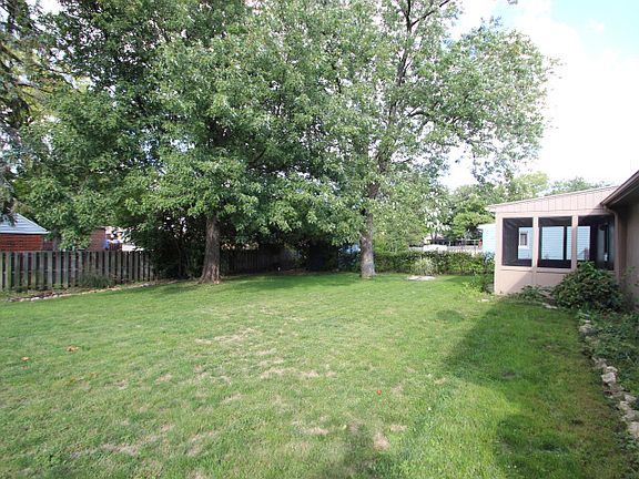 4th image of 513 Earnshaw Dr