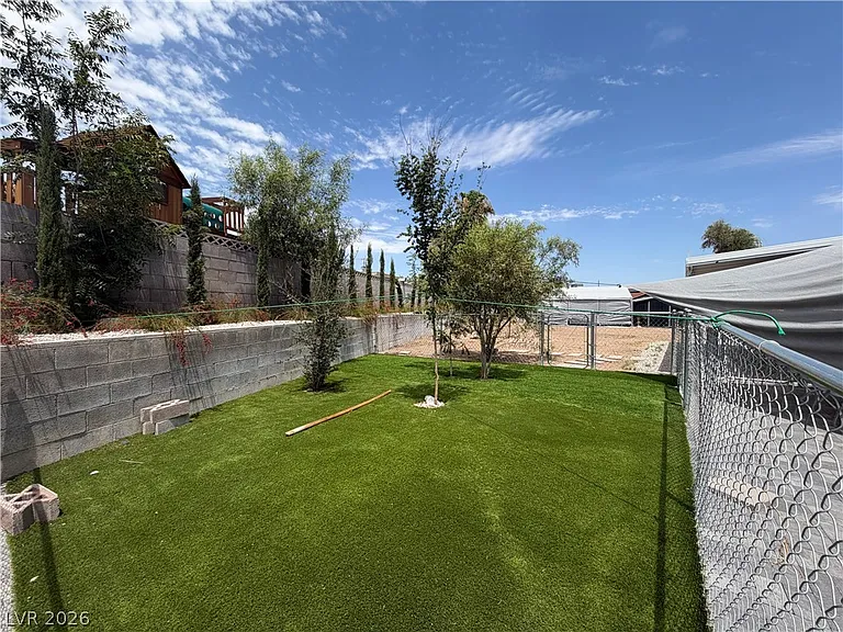 204 Breeze St — Photo 3