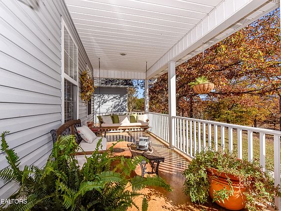 4th image of 6063 Lindrick Ln