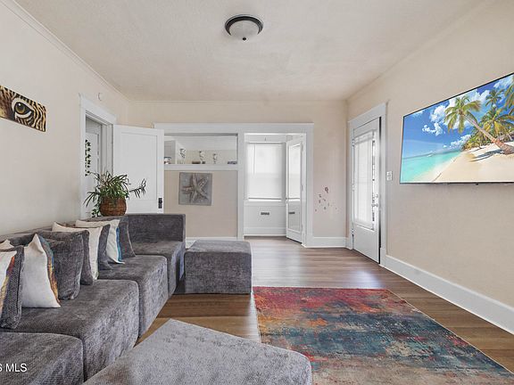 5th image of 734 Brighton Ave