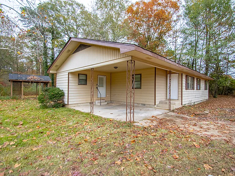 2601 Gattin Rd — Photo 1