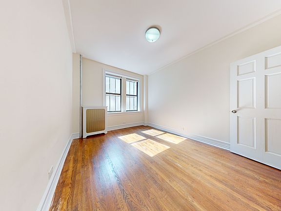 4th image of 245 W 51st St #96